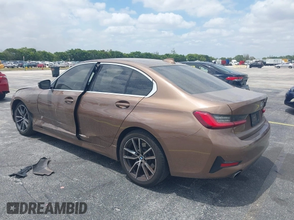2020 BMW 3 Series 330i z VIN WBA5R1C05LFH82648, wystawiony jako IAAI lot #42112217 z przebiegiem 99 087 mil mil oraz . Historia ofert i sprzedaży dostępna na DreamBid. Obrazek 3.