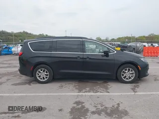2020 Chrysler Voyager LXi z VIN 2C4RC1DG5LR164284, wystawiony jako IAAI lot #42055376 z przebiegiem 143 474 mil mil oraz . Historia ofert i sprzedaży dostępna na DreamBid. Obrazek 13.