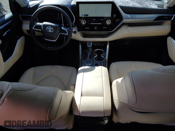 2024 Toyota Highlander LE z VIN 5TDKDRBH5RS569375, wystawiony jako Copart lot #48847105 z przebiegiem 7 103 mil mil oraz Szkoda całkowita • Salvage title. Historia ofert i sprzedaży dostępna na DreamBid. Obrazek 8.