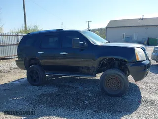 2008 GMC Yukon Denali with VIN 1GKFK63888J136525, listed as a IAAI auction lot 41975399 with 210,624 mi miles. Bid and sale history available at carsss.com. Image 13.
