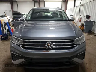 2024 Volkswagen Tiguan Wolfsburg Edition z VIN 3VVAB7AX0RM218695, wystawiony jako Copart lot #60689715 z przebiegiem 4 030 mil mil oraz Szkoda całkowita • Salvage title. Historia ofert i sprzedaży dostępna na DreamBid. Obrazek 5.