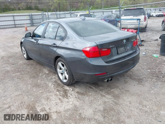 2015 BMW 3 Series 328i xDrive с VIN WBA3B5G52FNS14325, выставлен на аукционе IAAI как лот 42095241 с пробегом 95 726 миль миль и . История ставок и продаж доступна на DreamBid. Изображение 3.