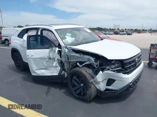 2021 Volkswagen Atlas SE с VIN 1V2JC2CA8MC214796, выставлен на аукционе IAAI как лот 42691862 с пробегом 56 036 миль миль и . История ставок и продаж доступна на DreamBid. Изображение 1.