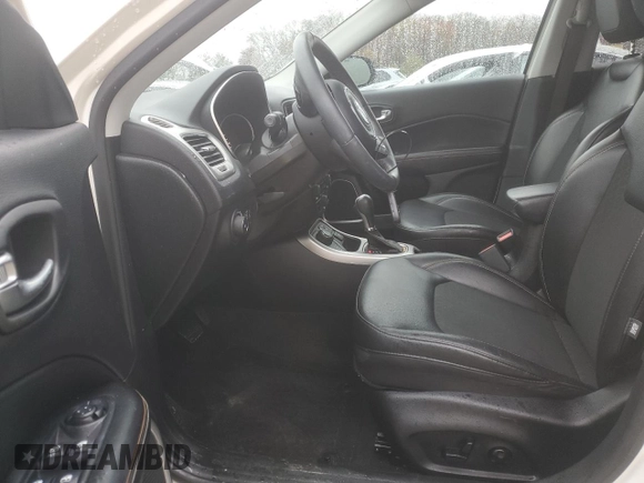 2018 Jeep Compass Latitude z VIN 3C4NJDBB0JT325888, wystawiony jako Copart lot #52000365 z przebiegiem 38 922 mil mil oraz Szkoda całkowita • Salvage title. Historia ofert i sprzedaży dostępna na DreamBid. Obrazek 7.