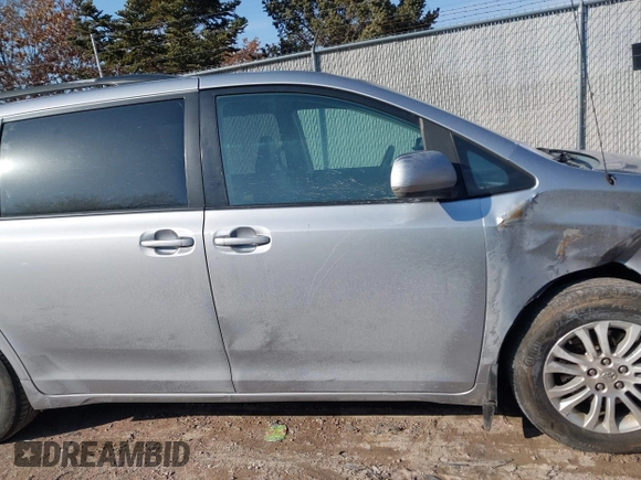 2013 Toyota Sienna XLE AAS with VIN 5TDYK3DC1DS391293, listed as a IAAI auction lot 41694041 with 181,913 mi miles. Bid and sale history available at carsss.com. Image 13.