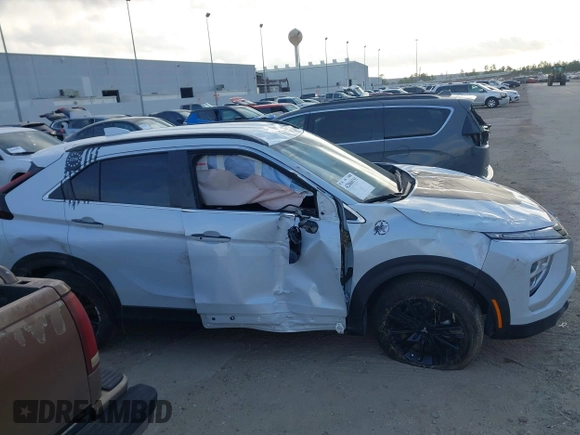 2024 Mitsubishi Eclipse Cross LE z VIN JA4ATVAA2RZ060509, wystawiony jako IAAI lot #42060191 z przebiegiem 13 421 mil mil oraz . Historia ofert i sprzedaży dostępna na DreamBid. Obrazek 12.