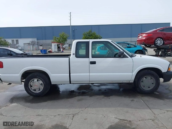 2003 GMC Sonoma SLS with VIN 1GTCS19X438272277, listed as a IAAI auction lot 41554041 with 168,682 mi miles. Bid and sale history available at carsss.com. Image 13.