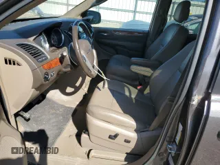2016 Chrysler Town & Country Touring with VIN 2C4RC1BG1GR156305, listed as a Copart auction lot 69315354 with 99,075 mi miles and Clean Title. Bid and sale history available at DreamBid. Image 7.
