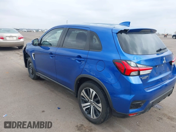 2023 Mitsubishi Outlander ES z VIN JA4ARUAUXPU001785, wystawiony jako IAAI lot #42014049 z przebiegiem 56 431 mil mil oraz . Historia ofert i sprzedaży dostępna na DreamBid. Obrazek 3.