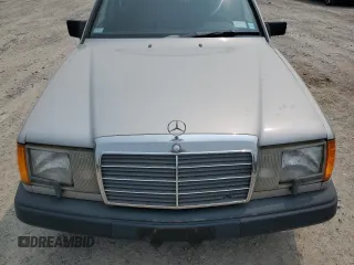 1989 Mercedes-Benz 300 E z VIN WDBEA30D7KA942808, wystawiony jako Copart lot #59315945 z przebiegiem 121 727 mil mil oraz Czysty tytuł • Clean title. Historia ofert i sprzedaży dostępna na DreamBid. Obrazek 11.