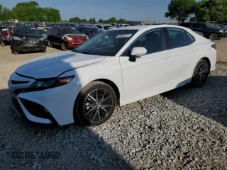 2022 Toyota Camry SE with VIN 4T1T11AK8NU707147, listed as a Copart auction lot 53454575 with 57,179 mi miles and Salvage Title. Bid and sale history available at carsss.com. Image 1.
