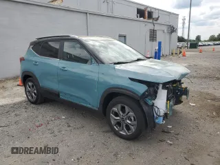 2024 Kia Seltos S z VIN KNDEU2AA2R7526583, wystawiony jako Copart lot #53225785 z przebiegiem 10 804 mil mil oraz Szkoda całkowita • Salvage title. Historia ofert i sprzedaży dostępna na DreamBid. Obrazek 4.