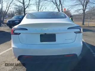 2025 Tesla Model 3 Long Range z VIN 5YJ3E1EB3SF911796, wystawiony jako IAAI lot #41753091 z przebiegiem 1 751 mil mil oraz . Historia ofert i sprzedaży dostępna na DreamBid. Obrazek 16.
