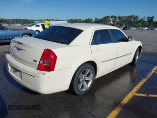 2008 Chrysler 300 Touring with VIN 2C3LA53G88H182994, listed as a IAAI auction lot 42097976 with 204,844 mi miles. Bid and sale history available at carsss.com. Image 4.