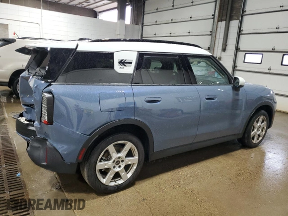 2025 MINI Countryman S z VIN WMZ23GA07S7R42869, wystawiony jako Copart lot #60282695 z przebiegiem 5 456 mil mil oraz Szkoda całkowita • Salvage title. Historia ofert i sprzedaży dostępna na DreamBid. Obrazek 3.