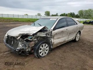 2005 Toyota Camry STD z VIN 4T1BE32K45U035386, wystawiony jako Copart lot #57462195 z przebiegiem Nie podano mil oraz Czysty tytuł • Clean title. Historia ofert i sprzedaży dostępna na DreamBid. Obrazek 1.