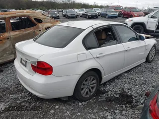2006 BMW 3 Series 325i with VIN WBAVB13576PT05571, listed as a IAAI auction lot 41948698 with 1 mi miles. Bid and sale history available at carsss.com. Image 4.
