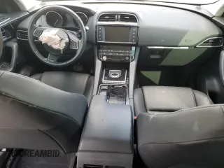 2018 Jaguar F-Pace 25t Premium z VIN SADCJ2FXXJA259041, wystawiony jako Copart lot #52175695 z przebiegiem Nie podano mil oraz Szkoda całkowita • Salvage title. Historia ofert i sprzedaży dostępna na DreamBid. Obrazek 8.