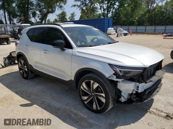 2024 Volvo XC40 Ultimate Dark Theme z VIN YV4L12UM7R2314522, wystawiony jako Copart lot #54007415 z przebiegiem 2 865 mil mil oraz Szkoda całkowita • Salvage title. Historia ofert i sprzedaży dostępna na DreamBid. Obrazek 4.