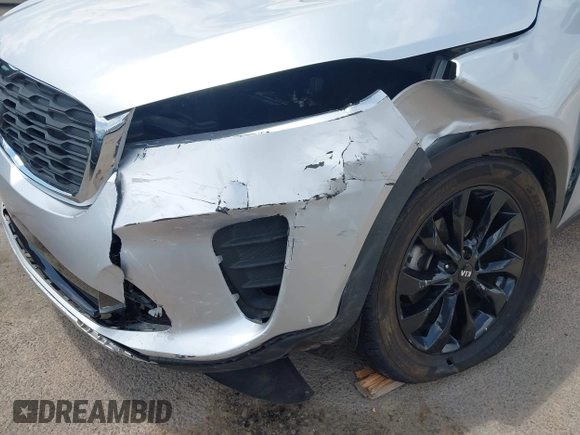 2020 Kia Sorento S z VIN 5XYPG4A55LG694372, wystawiony jako IAAI lot #42183383 z przebiegiem 57 980 mil mil oraz . Historia ofert i sprzedaży dostępna na DreamBid. Obrazek 6.