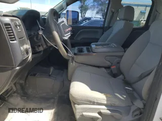 2016 GMC Sierra 2500HD z VIN 1GT22REG2GZ360924, wystawiony jako Copart lot #55172815 z przebiegiem 209 188 mil mil oraz Szkoda całkowita • Salvage title. Historia ofert i sprzedaży dostępna na DreamBid. Obrazek 7.