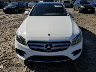 2019 Mercedes-Benz E-Class E 300 with VIN WDDZF4JB0KA533515, listed as a Copart auction lot 43582695 with 0 mi miles and Salvage Title. Bid and sale history available at carsss.com. Image 5.