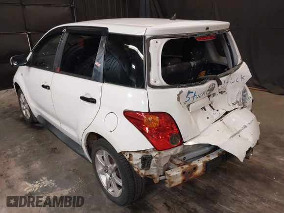 2005 Scion xA z VIN JTKKT624650079130, wystawiony jako IAAI lot #42084860 z przebiegiem 181 378 mil mil oraz . Historia ofert i sprzedaży dostępna na DreamBid. Obrazek 3.