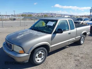 1998 GMC Sonoma SLS with VIN 1GTCS1947WK513245, listed as a IAAI auction lot 41523714 with 158,697 mi miles. Bid and sale history available at carsss.com. Image 2.