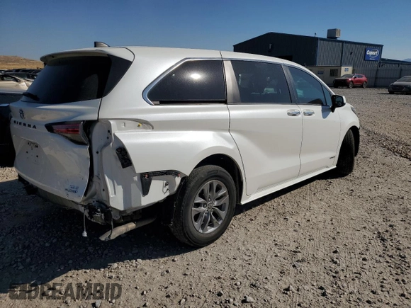 2021 Toyota Sienna XLE with VIN 5TDYRKEC8MS022838, listed as a Copart auction lot 71315344 with Not Provided miles and Salvage Title. Bid and sale history available at DreamBid. Image 3.