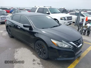 2017 Nissan Altima SV z VIN 1N4AL3AP4HC215163, wystawiony jako IAAI lot #41972238 z przebiegiem 147 627 mil mil oraz . Historia ofert i sprzedaży dostępna na DreamBid. Obrazek 1.