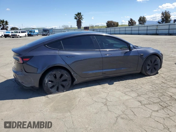 2024 Tesla Model 3 z VIN 5YJ3E1EA9RF820808, wystawiony jako Copart lot #51255605 z przebiegiem 12 216 mil mil oraz Szkody całkowita. Historia ofert i sprzedaży dostępna na DreamBid. Obrazek 3.