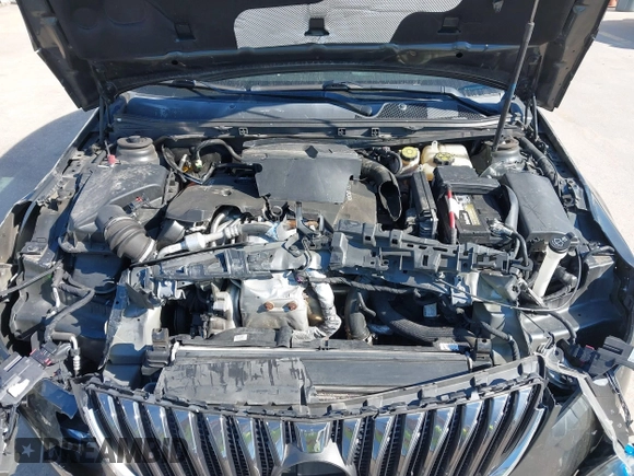 2014 Buick Regal with VIN 2G4GK5EX1E9261240, listed as a IAAI auction lot 41832937 with 118,211 mi miles. Bid and sale history available at carsss.com. Image 10.
