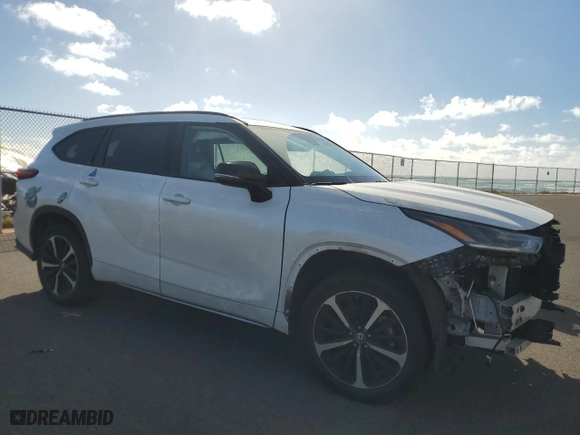 2022 Toyota Highlander XSE with VIN 5TDLZRAH7NS133662, listed as a Copart auction lot 85827124 with 82,047 mi miles and Salvage Title. Bid and sale history available at carsss.com. Image 4.