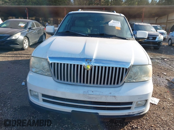 2005 Lincoln Navigator Luxury with VIN 5LMFU28575LJ14098, listed as a IAAI auction lot 41385570 with 244,580 mi miles. Bid and sale history available at carsss.com. Image 6.
