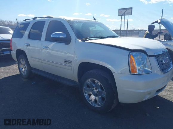 2014 GMC Yukon SLT with VIN 1GKS1CE01ER179379, listed as a IAAI auction lot 41717271 with 136,999 mi miles. Bid and sale history available at carsss.com. Image 1.