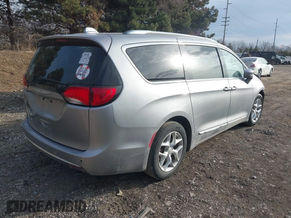 2018 Chrysler Pacifica Touring L Plus z VIN 2C4RC1EG7JR121562, wystawiony jako IAAI lot #41718473 z przebiegiem 105 808 mil mil oraz . Historia ofert i sprzedaży dostępna na DreamBid. Obrazek 4.