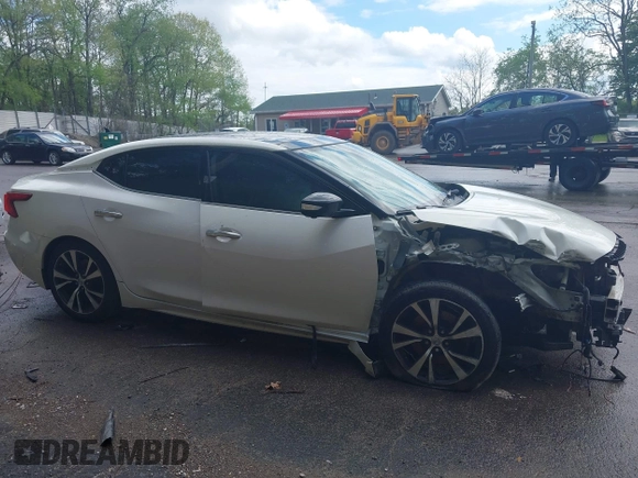 2017 Nissan Maxima SV z VIN 1N4AA6AP3HC434557, wystawiony jako IAAI lot #42203547 z przebiegiem 121 518 mil mil oraz . Historia ofert i sprzedaży dostępna na DreamBid. Obrazek 13.