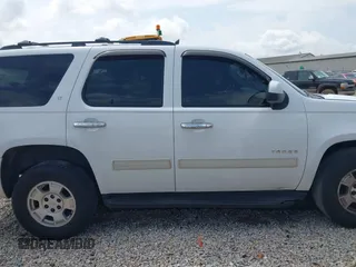 2011 Chevrolet Tahoe LT z VIN 1GNSCBE0XBR135285, wystawiony jako IAAI lot #42317804 z przebiegiem 301 967 mil mil oraz . Historia ofert i sprzedaży dostępna na DreamBid. Obrazek 13.