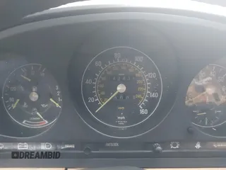 1985 Mercedes-Benz 380 z VIN WDBBA45C1FA018962, wystawiony jako IAAI lot #42449076 z przebiegiem 142 436 mil mil oraz . Historia ofert i sprzedaży dostępna na DreamBid. Obrazek 7.