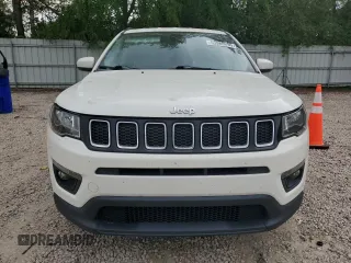 2017 Jeep Compass Latitude z VIN 3C4NJCBBXHT605838, wystawiony jako Copart lot #53980295 z przebiegiem 92 756 mil mil oraz Szkoda całkowita • Salvage title. Historia ofert i sprzedaży dostępna na DreamBid. Obrazek 5.