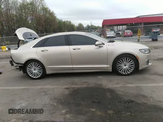 2017 Lincoln MKZ Reserve z VIN 3LN6L5E94HR615115, wystawiony jako IAAI lot #41947698 z przebiegiem 122 090 mil mil oraz . Historia ofert i sprzedaży dostępna na DreamBid. Obrazek 14.