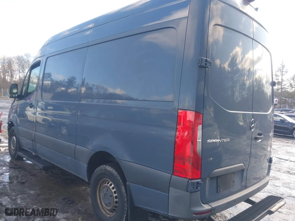 2019 Mercedes-Benz Sprinter Cargo Van with VIN WD4PF0CD8KP046669, listed as a IAAI auction lot 41575733 with 140,492 mi miles. Bid and sale history available at carsss.com. Image 3.