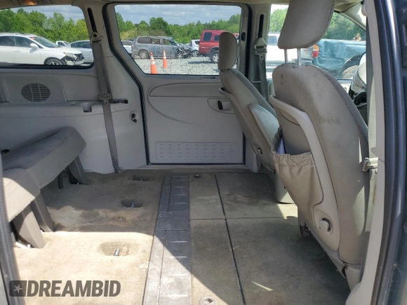 2005 Chrysler Town & Country Touring z VIN 2C4GP54L05R524614, wystawiony jako Copart lot #54941575 z przebiegiem 300 918 mil mil oraz Szkoda całkowita • Salvage title. Historia ofert i sprzedaży dostępna na DreamBid. Obrazek 11.