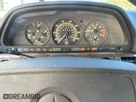 1986 Mercedes-Benz 560 with VIN WDBCA45D2GA206016, listed as a Copart auction lot 54577205 with 205,332 mi miles and Clean Title. Bid and sale history available at DreamBid. Image 8.
