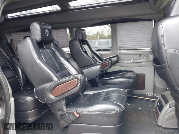 2019 GMC Savana Cargo with VIN 1GTW7BFG2K1176681, listed as a IAAI auction lot 41627842 with 110,000 mi miles. Bid and sale history available at carsss.com. Image 8.