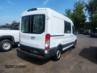 2018 Ford Transit z VIN 1FTYE1CM3JKB42289, wystawiony jako IAAI lot #42717396 z przebiegiem 88 406 mil mil oraz . Historia ofert i sprzedaży dostępna na DreamBid. Obrazek 9.