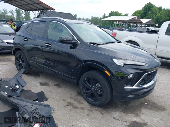 2024 Buick Encore GX Sport Touring z VIN KL4AMESL6RB007771, wystawiony jako IAAI lot #42365080 z przebiegiem 62 311 mil mil oraz . Historia ofert i sprzedaży dostępna na DreamBid. Obrazek 1.