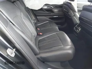 2018 BMW 7 Series 750i z VIN WBA7F0C53JGM23522, wystawiony jako IAAI lot #41789290 z przebiegiem Nie podano mil oraz . Historia ofert i sprzedaży dostępna na DreamBid. Obrazek 8.