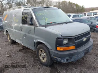 2004 Chevrolet Express Cargo z VIN 1GCFG15X741196892, wystawiony jako IAAI lot #41886810 z przebiegiem Nie podano mil oraz . Historia ofert i sprzedaży dostępna na DreamBid. Obrazek 1.