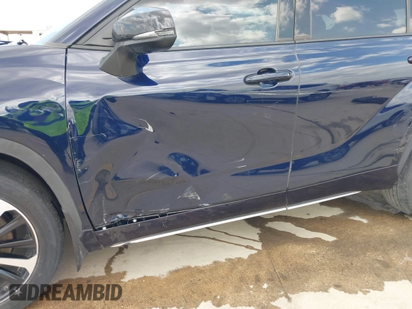 2022 Toyota Highlander XSE z VIN 5TDLZRAHXNS132750, wystawiony jako IAAI lot #42041166 z przebiegiem 39 793 mil mil oraz . Historia ofert i sprzedaży dostępna na DreamBid. Obrazek 19.